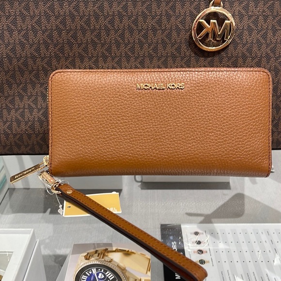 MICHAEL KORS LARGE TRAVEL CONTINENTAL WRISTLET WALLET PHONEHOLDER LUGGAGE - Picture 16 of 16